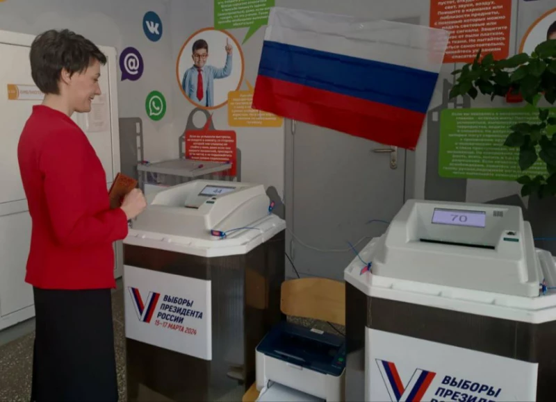 Депутаты Ачинска вместе с семьями приняли активное участие в голосовании на выборах Президента РФ