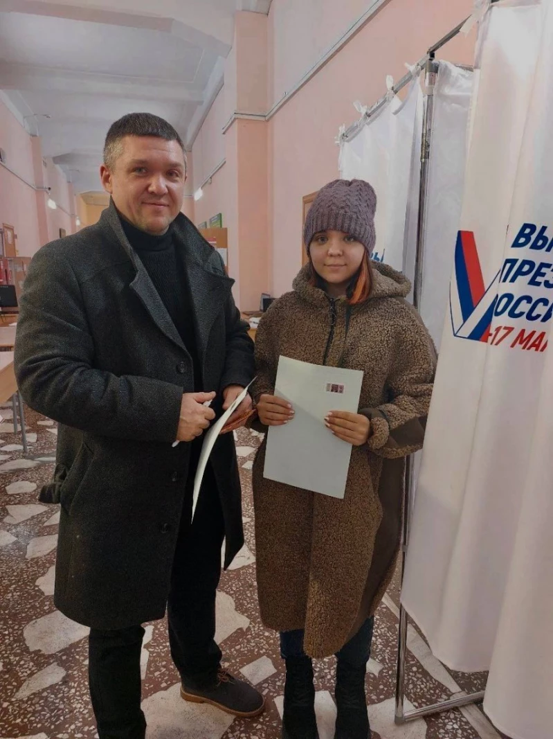 Депутаты Ачинска вместе с семьями приняли активное участие в голосовании на выборах Президента РФ