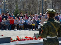 И снова май, цветы, салют и слезы...