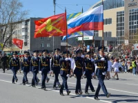 И снова май, цветы, салют и слезы...