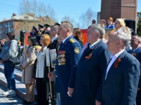 И снова май, цветы, салют и слезы...