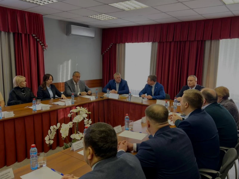 Депутаты округа совместно с депутатом Государственной думы приняли участие в подписании Соглашения о социально-экономическом сотрудничестве между муниципалитетом и Ачинским глинозёмным комбинатом компании РУСАЛ