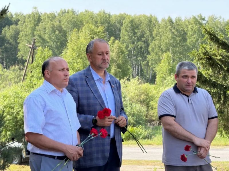 Митинг, посвященный памяти павших в Вов в селе Лапшиха