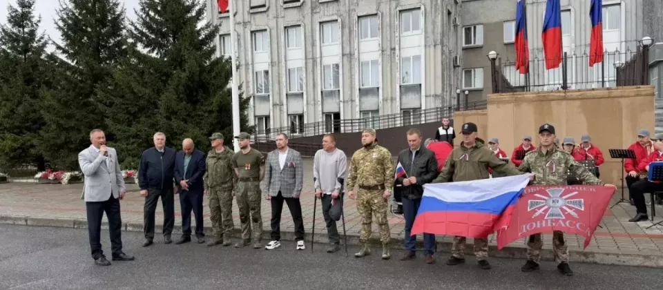 Депутаты Ачинского окружного Совета приняли участие в торжественной церемонии поднятия Государственного флага России